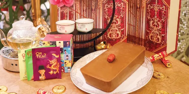 Fortune telling with christmas pudding