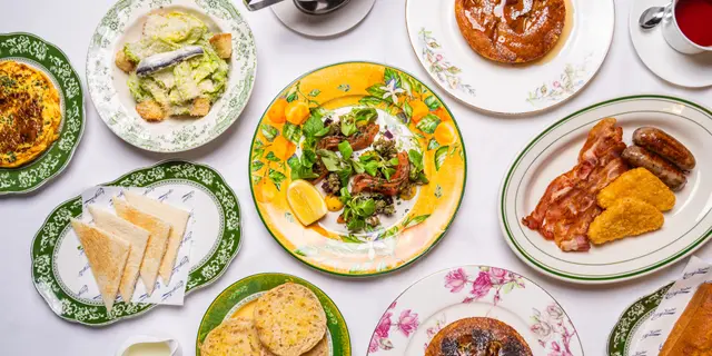 假日家庭式分享早午餐